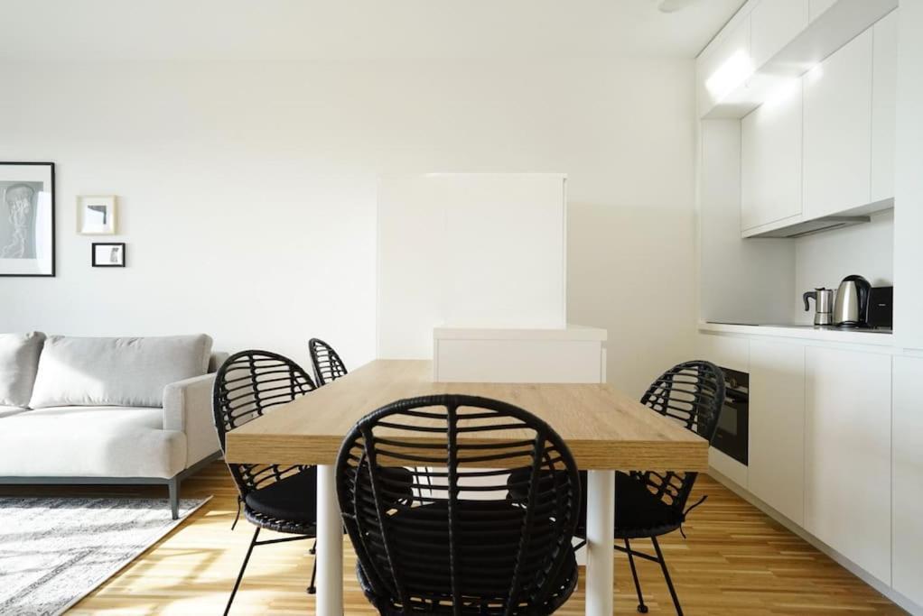 Apartment With Terrace Near Metro Station And Spa Vienne Extérieur photo